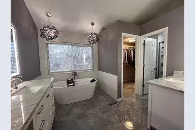 2084 Lakelyn Court, Crescent Springs, KY 41017 - Photo 6