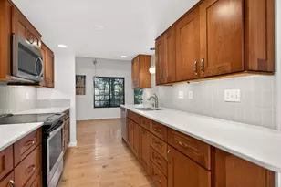 2730 Hurstland Ct, Crestview Hills, KY 41017 - Photo 4