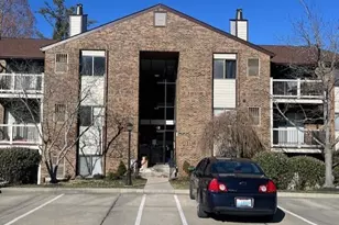 42 Woodland Hills Dr, Southgate, KY 41071 - Photo 1