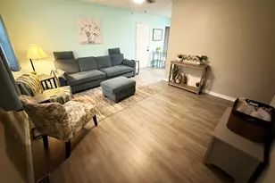 7796 Walnut Creek Dr, Florence, KY 41042 - Photo 2