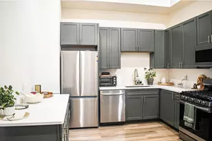 1406 Greenup St, Covington, KY 41011 - Photo 2