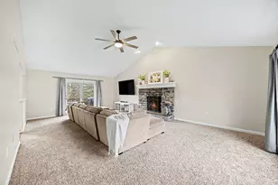 1371 Ashford Pl, Florence, KY 41042 - Photo 4