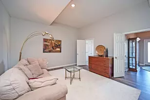 651 Pointe Benton Ln, Covington, KY 41014 - Photo 8