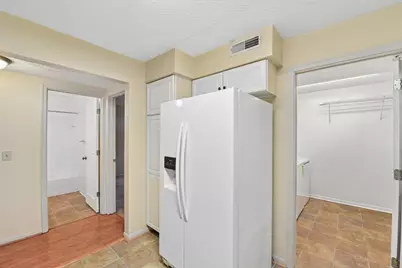 2097 Clareglen Drive #102, Crescent Springs, KY 41017 - Photo 6