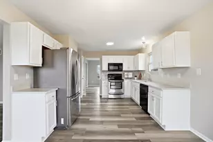 149 Hitching Post Pl, Florence, KY 41042 - Photo 2