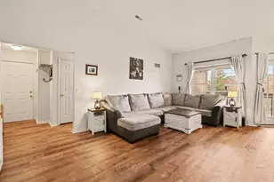 15 Meadow Ln, Highland Heights, KY 41076 - Photo 2