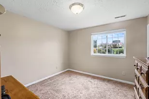 1065 Wellington Dr, Alexandria, KY 41001 - Photo 10