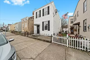 318 Thornton St, Newport, KY 41071 - Photo 2