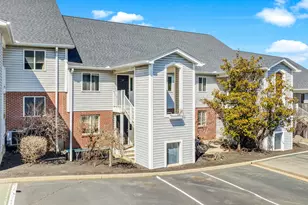 19 Carriage House Dr, Fort Thomas, KY 41075 - Photo 2