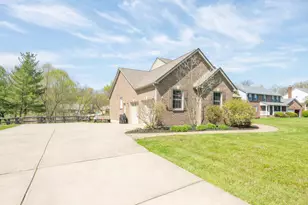 5605 Regal Ridge Dr, Burlington, KY 41005 - Photo 2