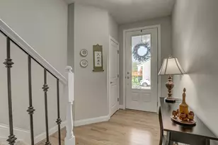 110 Saffron Cir, Fort Thomas, KY 41071 - Photo 2