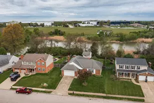 2048 W Horizon Dr, Hebron, KY 41048 - Photo 2