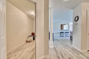 6949 Parkview Dr, Florence, KY 41042 - Photo 4