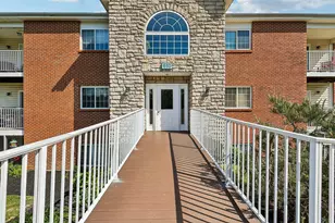 660 Friars Ln, Florence, KY 41042 - Photo 2