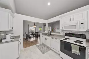 112 Parkside Dr, Florence, KY 41042 - Photo 8