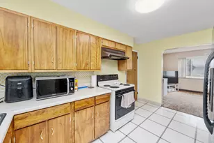 29 Wallace Ave, Florence, KY 41042 - Photo 2