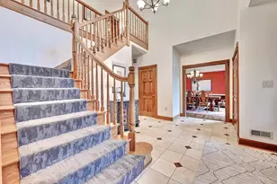 906 Squire Hill Ct, Crescent Springs, KY 41017 - Photo 2