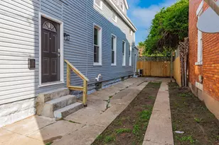 111 W 10th St, Newport, KY 41071 - Photo 2