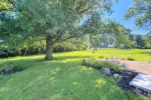 714 St Matthews Cir, Taylor Mill, KY 41015 - Photo 2