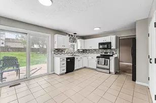 1023 Meadowbrook Ct, Hebron, KY 41048 - Photo 6