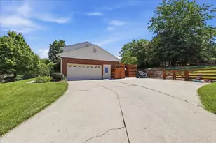 10504 Cheshire Ridge Dr, Florence, KY 41042 - Photo 4