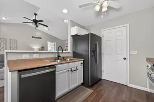 1652 Hogan Ln, Florence, KY 41042 - Photo 8