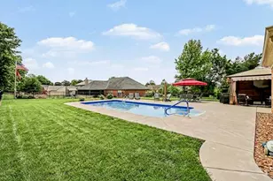 9208 Kelly Louise Dr, Florence, KY 41042 - Photo 2