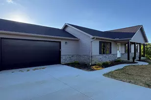 180 Saddlebrook Ln, Dry Ridge, KY 41035 - Photo 2