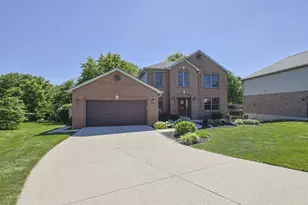 8427 Stratford Ct, Florence, KY 41042 - Photo 2