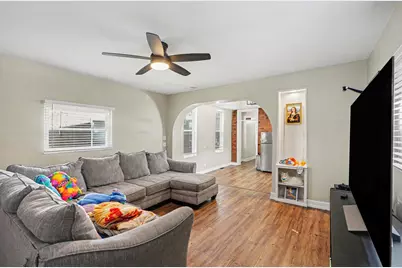 325 W 9th Street, Covington, KY 41011 - Photo 2