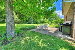 2728 Surfside Dr, Villa Hills, KY 41017 - Photo 2