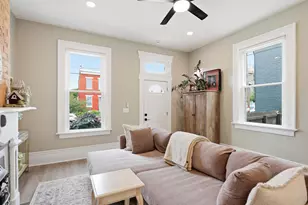326 W 9th St, Newport, KY 41071 - Photo 2