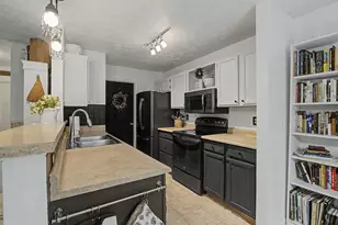 2239 Teal Briar Ln, Burlington, KY 41005 - Photo 2