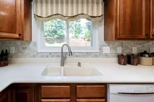 8442 Woodcreek Dr, Florence, KY 41042 - Photo 6