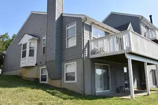 822 Horseshoe Ln, Florence, KY 41042 - Photo 2