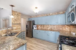 1972 Wedgewood Ln, Hebron, KY 41048 - Photo 8