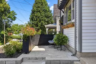 913 Thornton St, Dayton, KY 41074 - Photo 2
