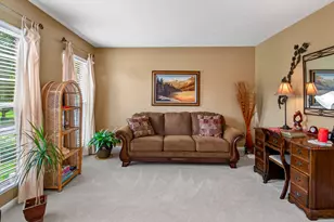 6243 Castleoak Dr, Florence, KY 41042 - Photo 2