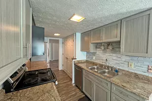 1561 Greens Edge Dr, Florence, KY 41042 - Photo 2
