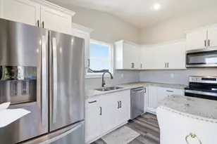 102 Churchill Dr, Williamstown, KY 41097 - Photo 6
