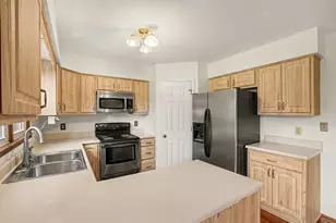 1216 Darvyville Dr, Florence, KY 41042 - Photo 2