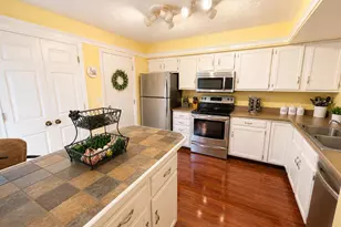 1590 Greens Edge Dr, Florence, KY 41042 - Photo 2