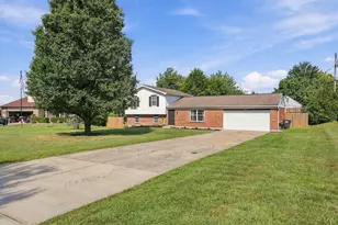 1812 Pioneer Blvd, Burlington, KY 41005 - Photo 2