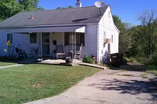 82 Sanders Dr, Florence, KY 41042 - Photo 2