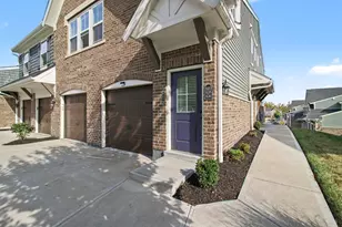 642 Foxhill Dr, Crescent Springs, KY 41017 - Photo 1