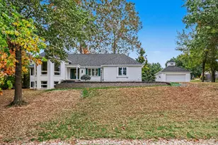 7241 Blackstone Dr, Florence, KY 41042 - Photo 2