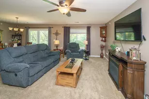 2321 Twelve Oaks Dr, Florence, KY 41042 - Photo 2