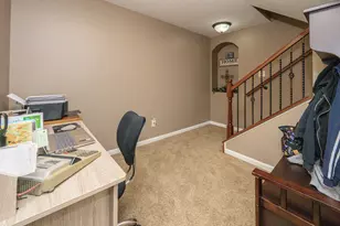 2321 Twelve Oaks Dr, Florence, KY 41042 - Photo 8