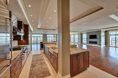 100 W Rivercenter Boulevard #PH2A, Covington, KY 41011 - Photo 10