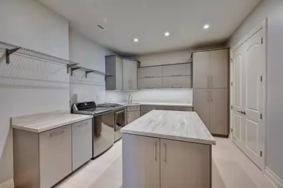 100 W Rivercenter Boulevard #PH2A, Covington, KY 41011 - Photo 22